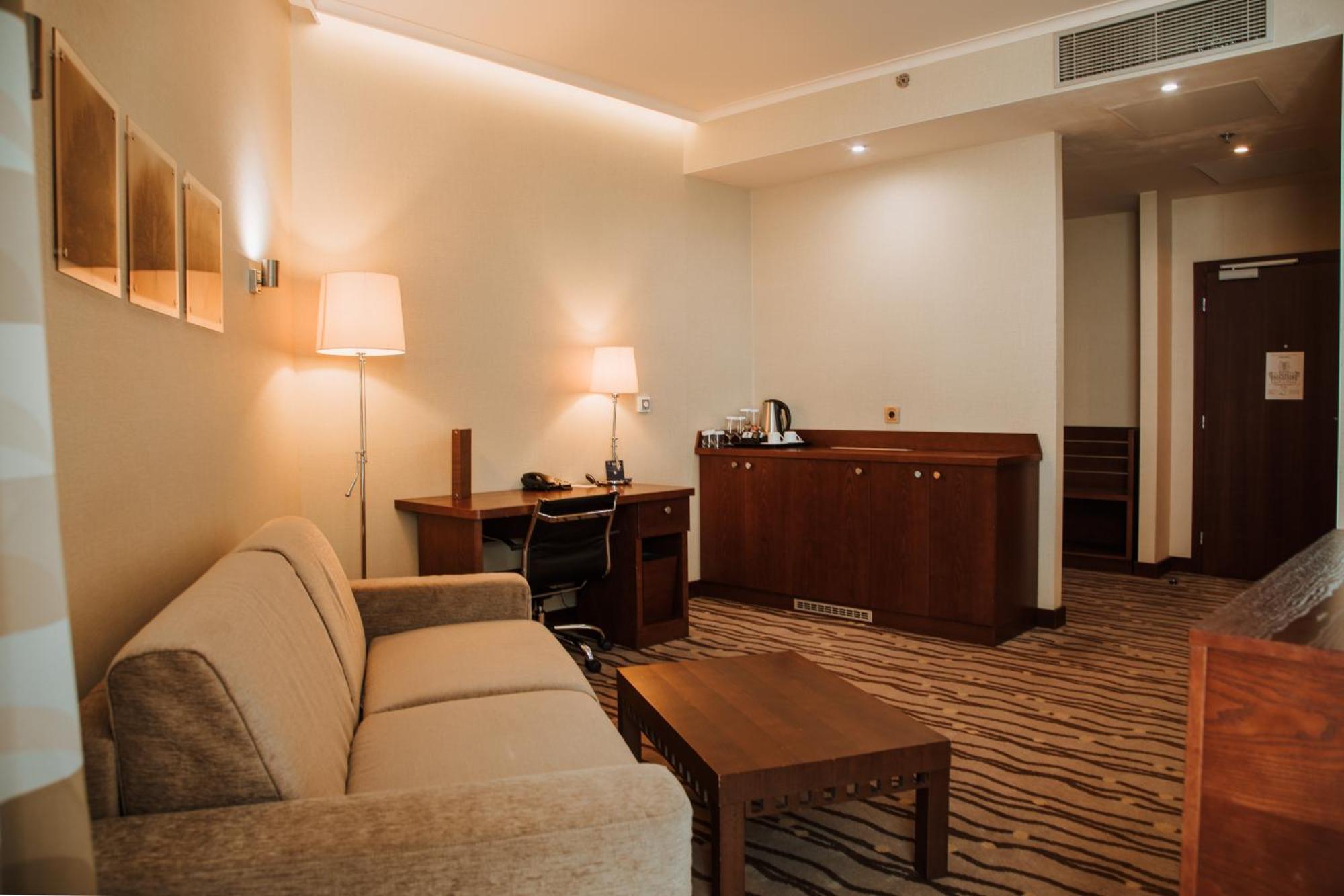 Hotel Doubletree By Hilton Bratislava Extérieur photo
